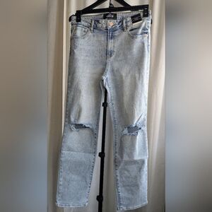 Jordache Women's Distressed Jean, Size 10. NWT.